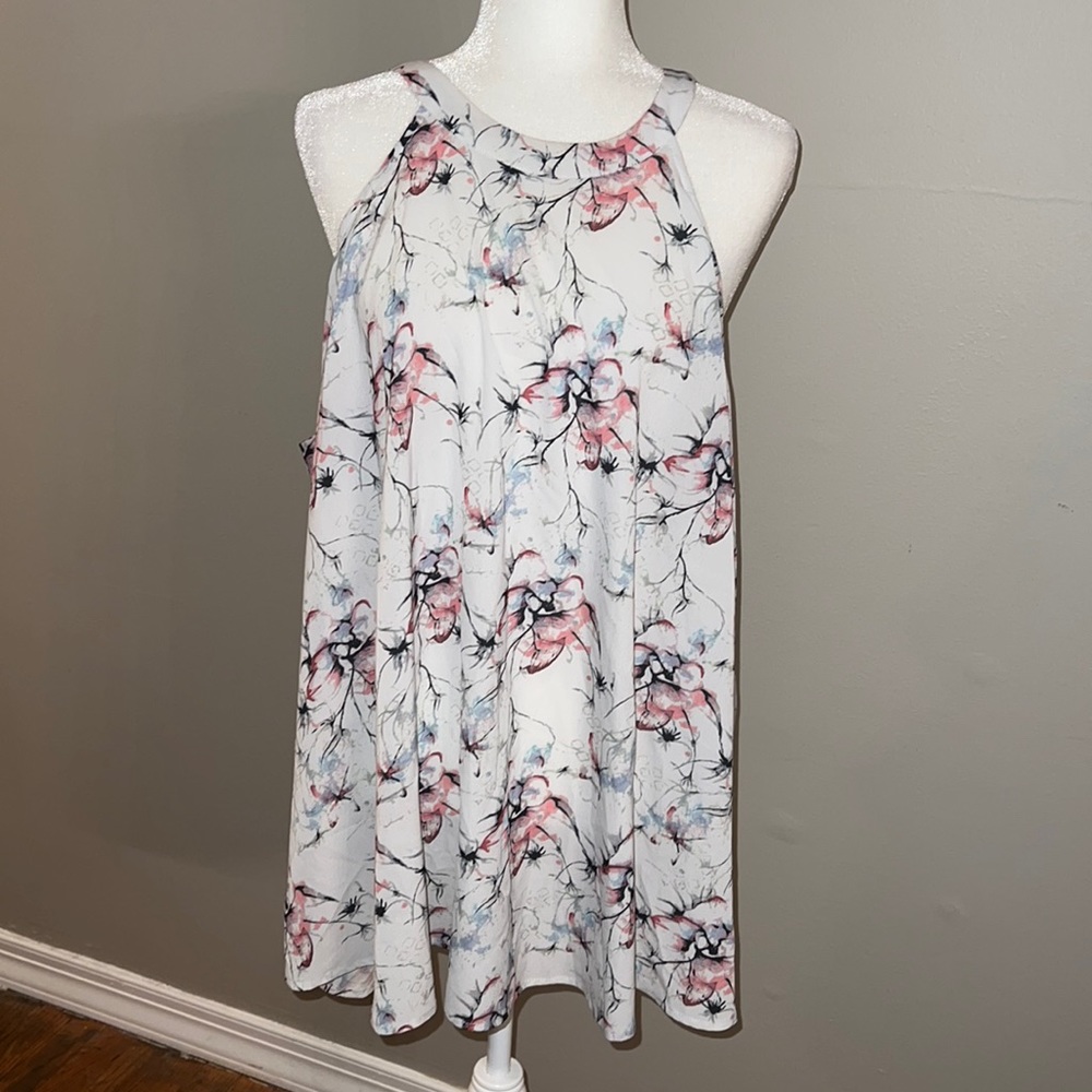 Size 3 Torrid sleeveless blouse  reminds me of cherry blossoms…